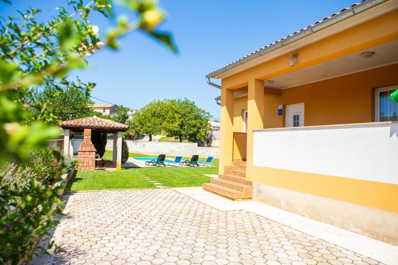 Holiday Home Labud Žminj Esterno foto