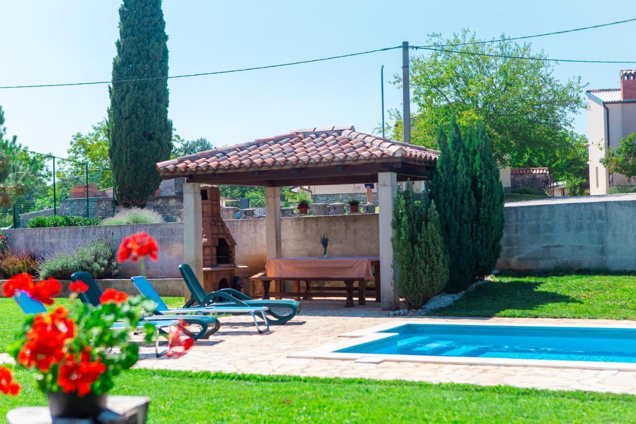Holiday Home Labud Žminj Esterno foto