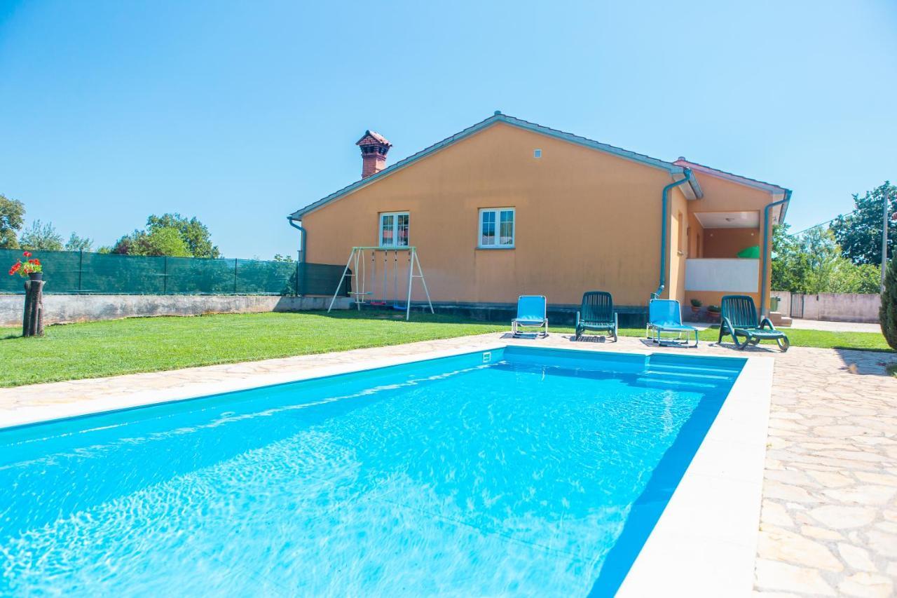 Holiday Home Labud Žminj Esterno foto