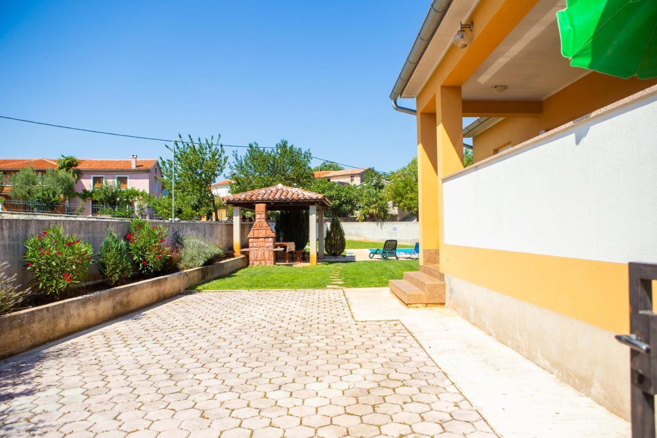 Holiday Home Labud Žminj Esterno foto